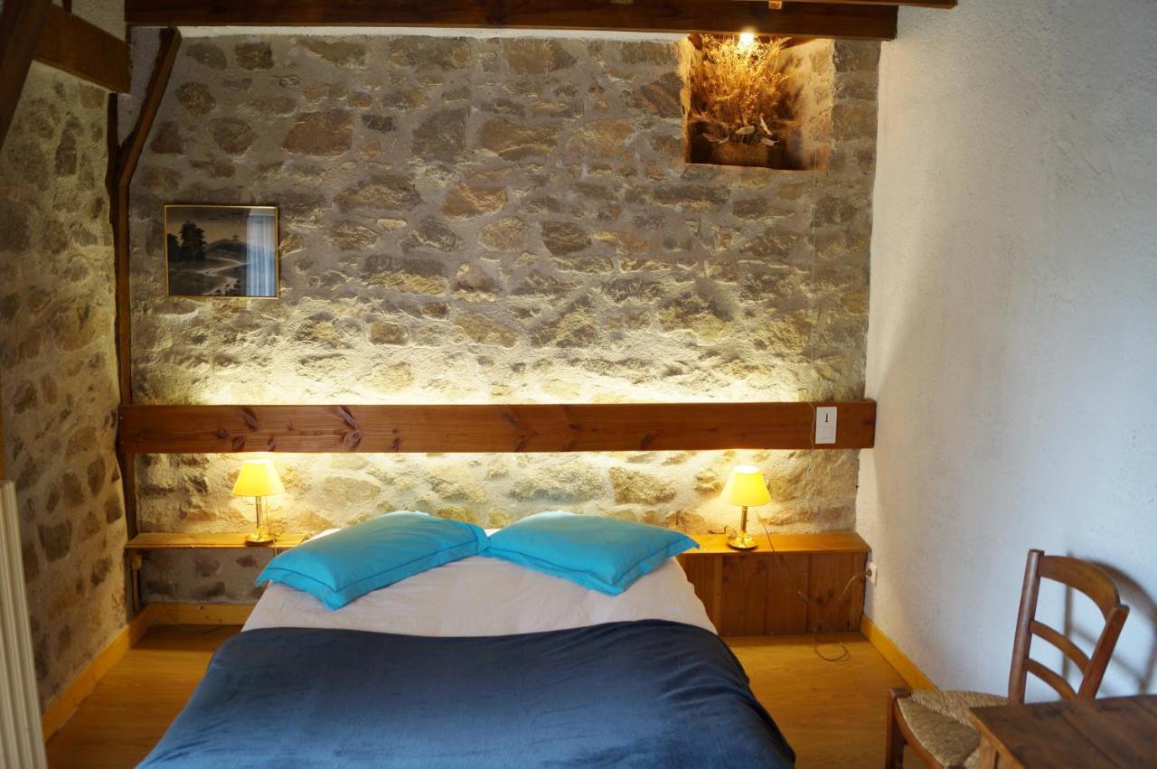 Saint-Exupéry-les-Roches Gite De 15 Places En Chambre De 2, 4, 5 Personnes מראה חיצוני תמונה