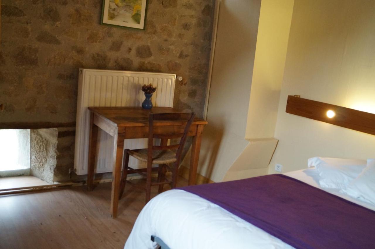 Saint-Exupéry-les-Roches Gite De 15 Places En Chambre De 2, 4, 5 Personnes מראה חיצוני תמונה