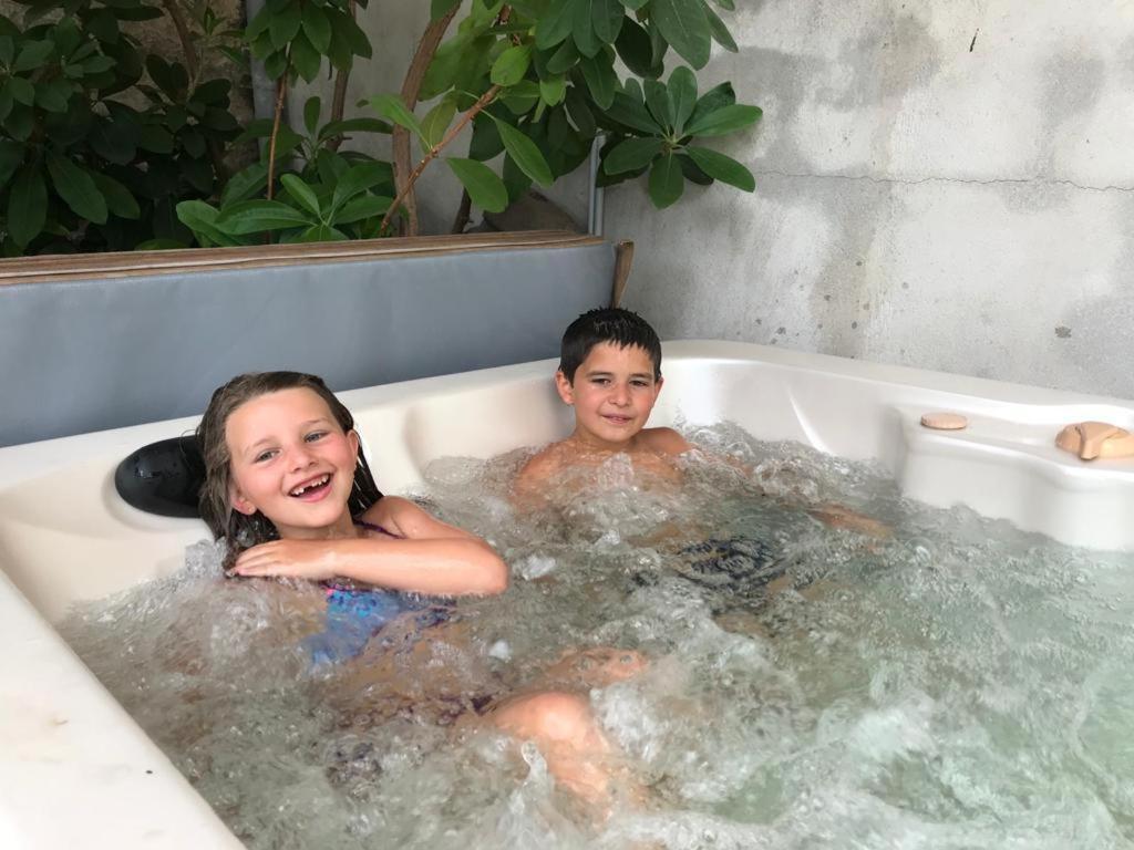 Saint-Exupéry-les-Roches Gite De 15 Places En Chambre De 2, 4, 5 Personnes מראה חיצוני תמונה